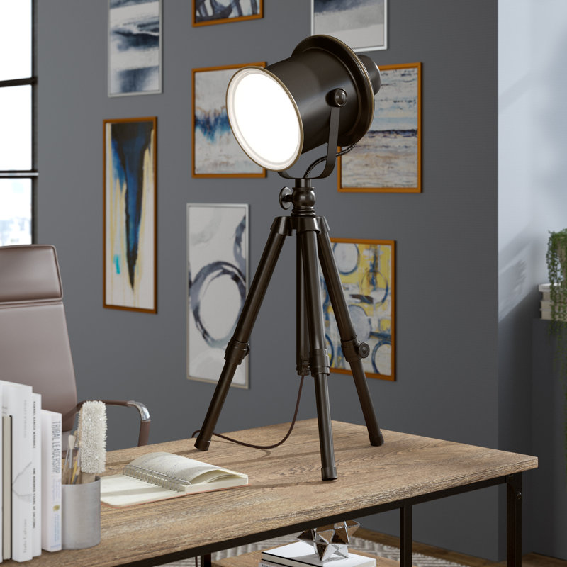 Merry Metal Tripod Lamp
