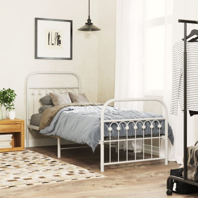 Lantremange Metal Bed
