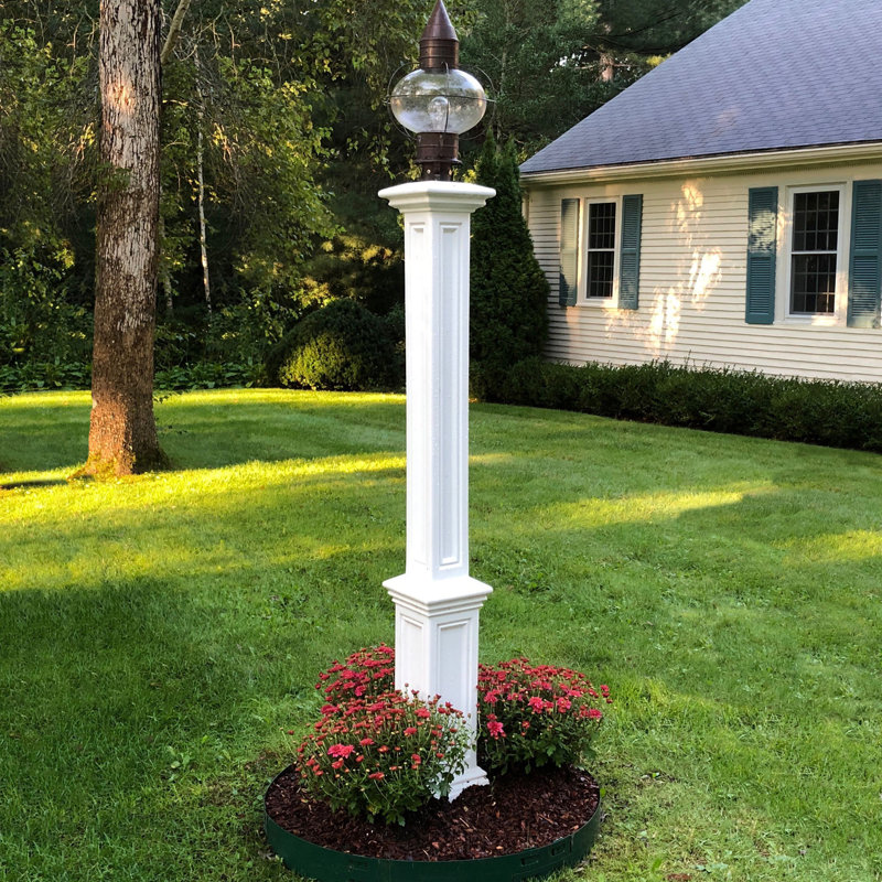 Signature Lamp Post (w/Mount), White