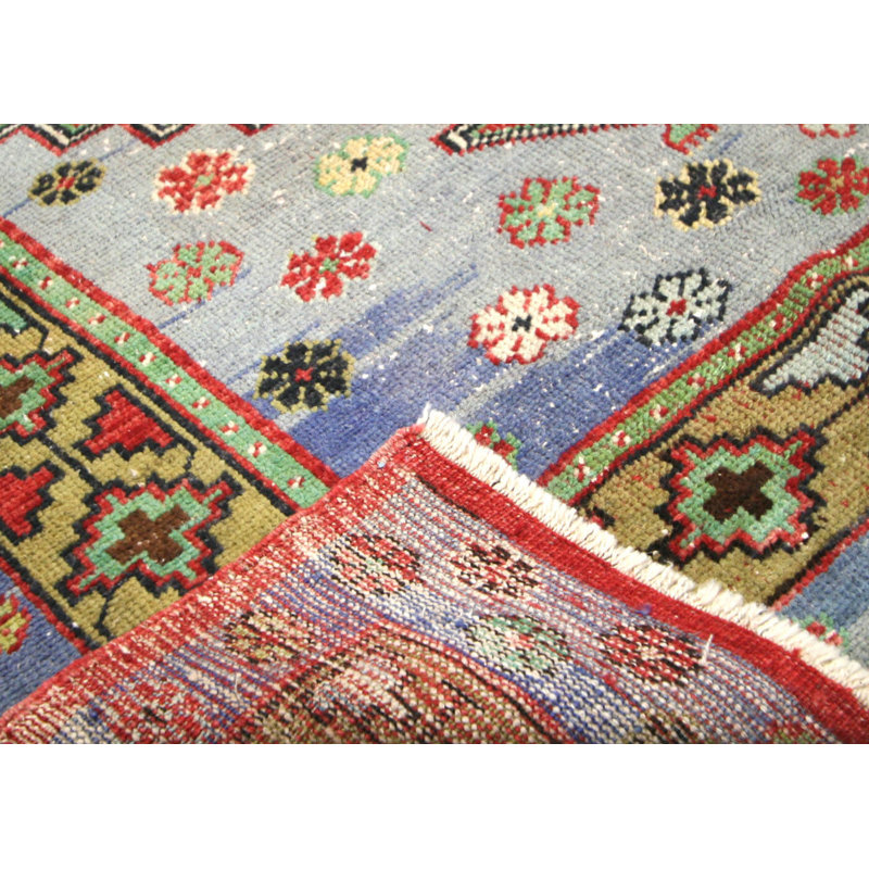 Tapis de couloir unique en laine noué à la main des années 1960 de 3 pi 9 po x 9 pi 4 po en rouge / mauve / vert