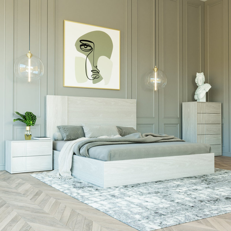 Bernhardiene Platform Bed, King, White
