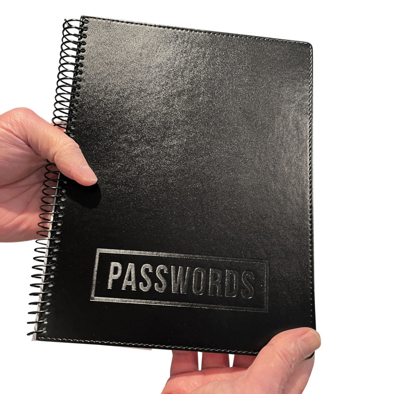Grand cahier de mots de passe, Cadre noir