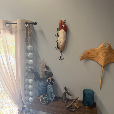 Porte-leurres mural rustique en bois rouge et blanc et métal, avec 3 crochets, 31 cm de large