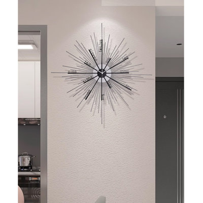 Horloge murale en métal de style contemporain