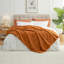 Jeté en fausse fourrure à rayures Amelie Home pour canapé, lit ou chaise-112902159-112902161