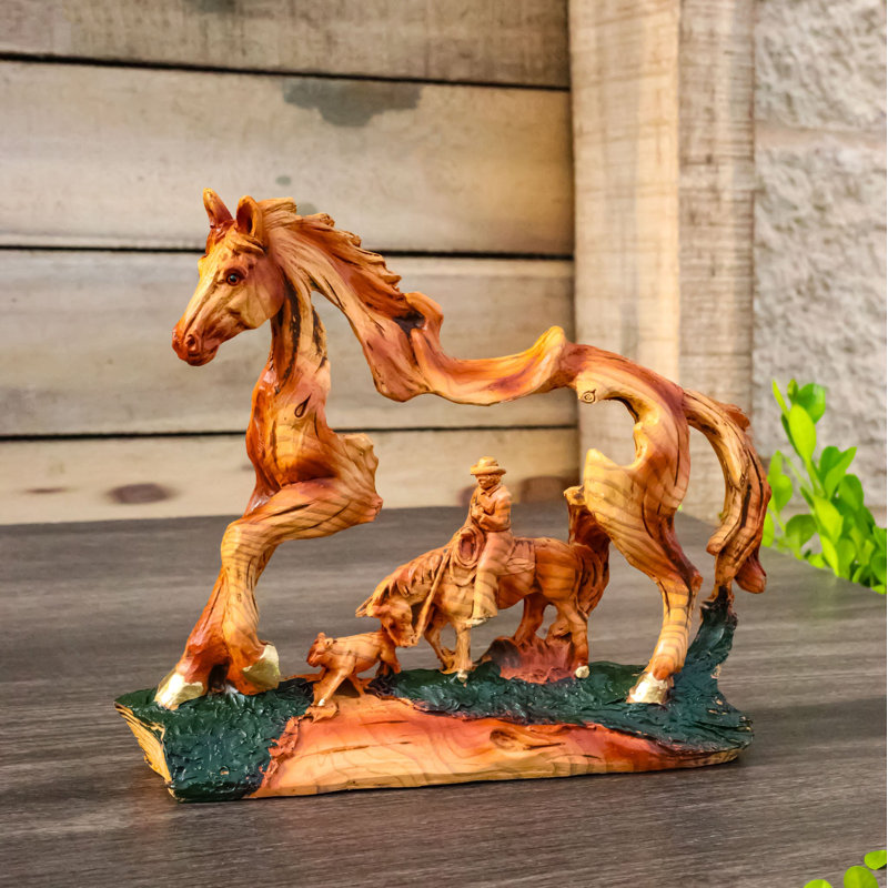 Sculpture rustique cheval de course en faux bois avec cowboy chevauchant Bronco