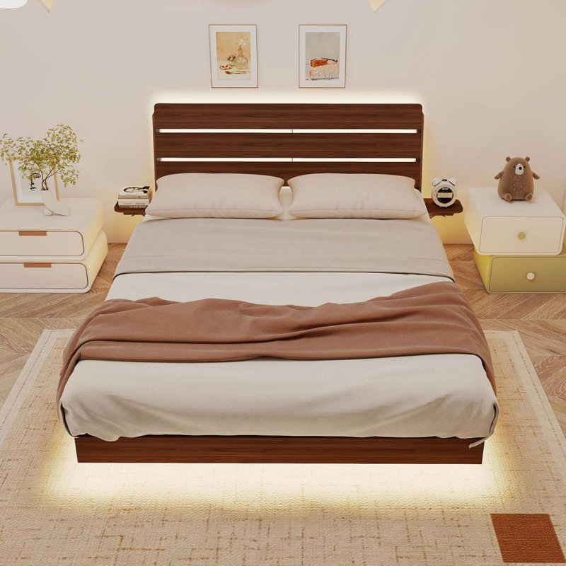 Cadre de lit flottant pour grand lit avec lumières à DEL RVB, contrôle des applications, station de charge et tête de rangement, aucun sommier tapissier, panneau de fibres à densité moyenne noyer + lit plateforme en métal pour la chambre à coucher