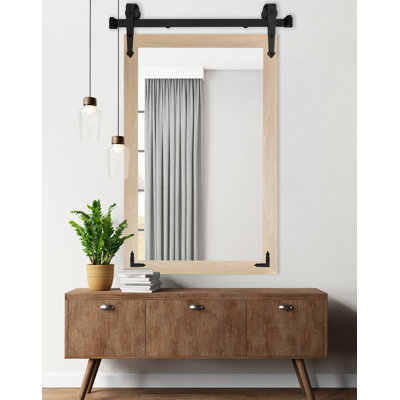 Miroir vertical moderne avec rail de porte de grange en acier et supports de coin décoratifs en métal Modern