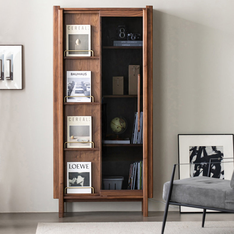 Vitrines en bois massif brun noisette