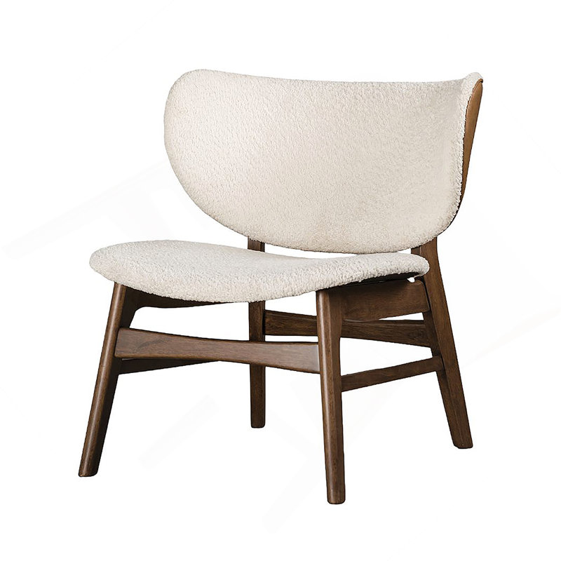 Chaise d'appoint moderne Mid-Century avec dossier à oreilles noyer / beige