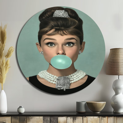 Bleu et blanc, Audrey Hepburn, Pop Art Portrait - célébrité, décoration murale ronde en métal