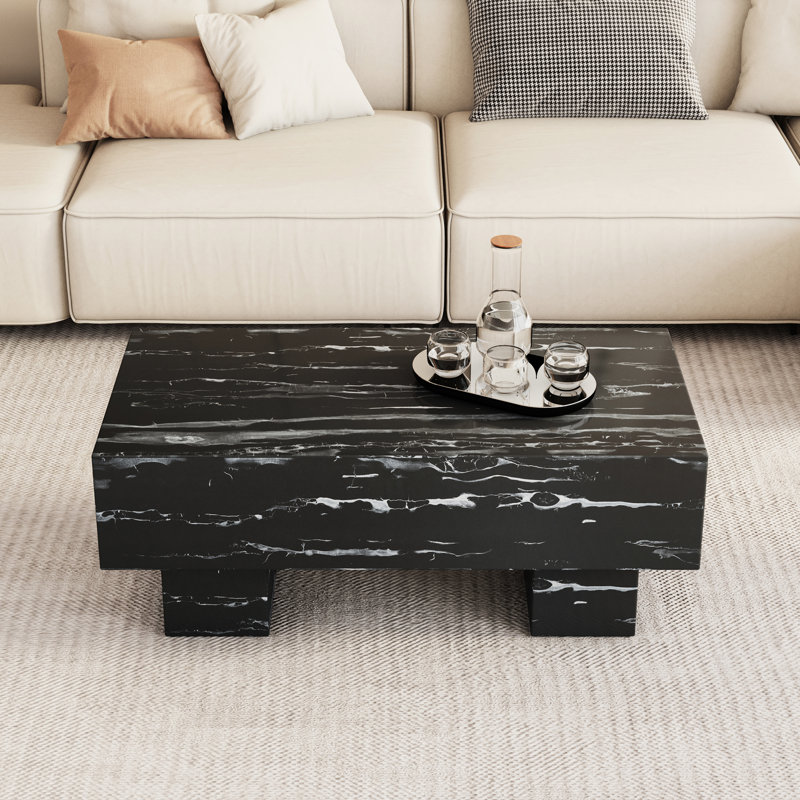 La table basse à texture noire de 43,3 po x 21,6 po x 17,2 po ajoute de l'élégance à un salon moderne, pratique et attrayant