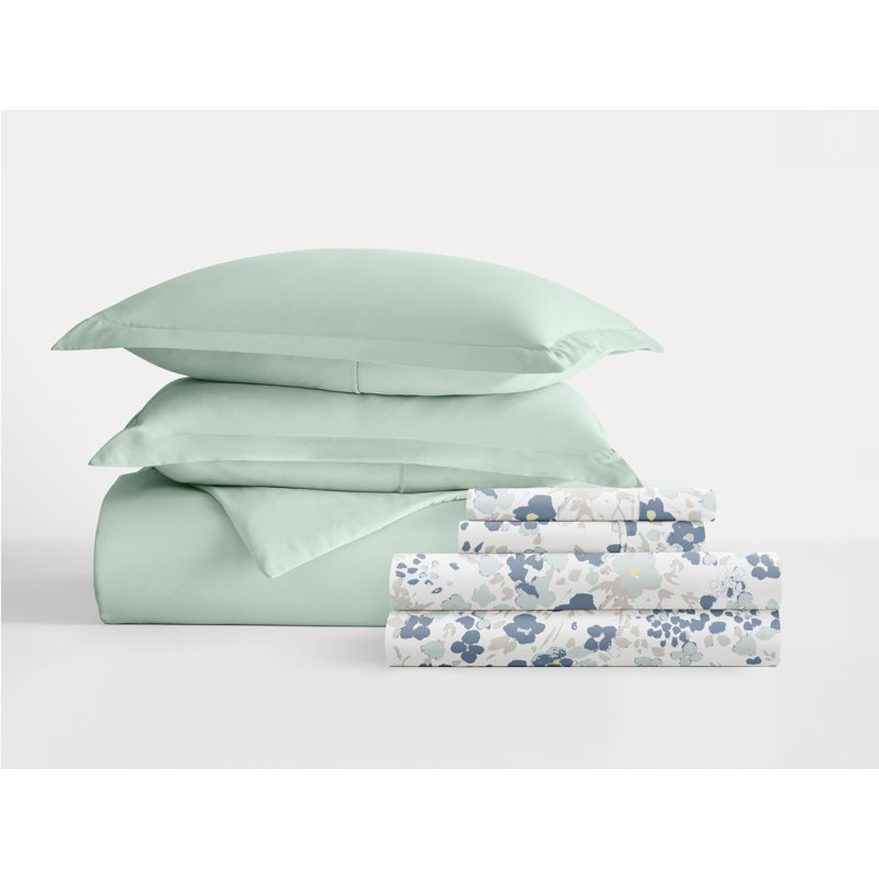 Full White Toile 8-Piece Bedding Bundle with Duvet Cover