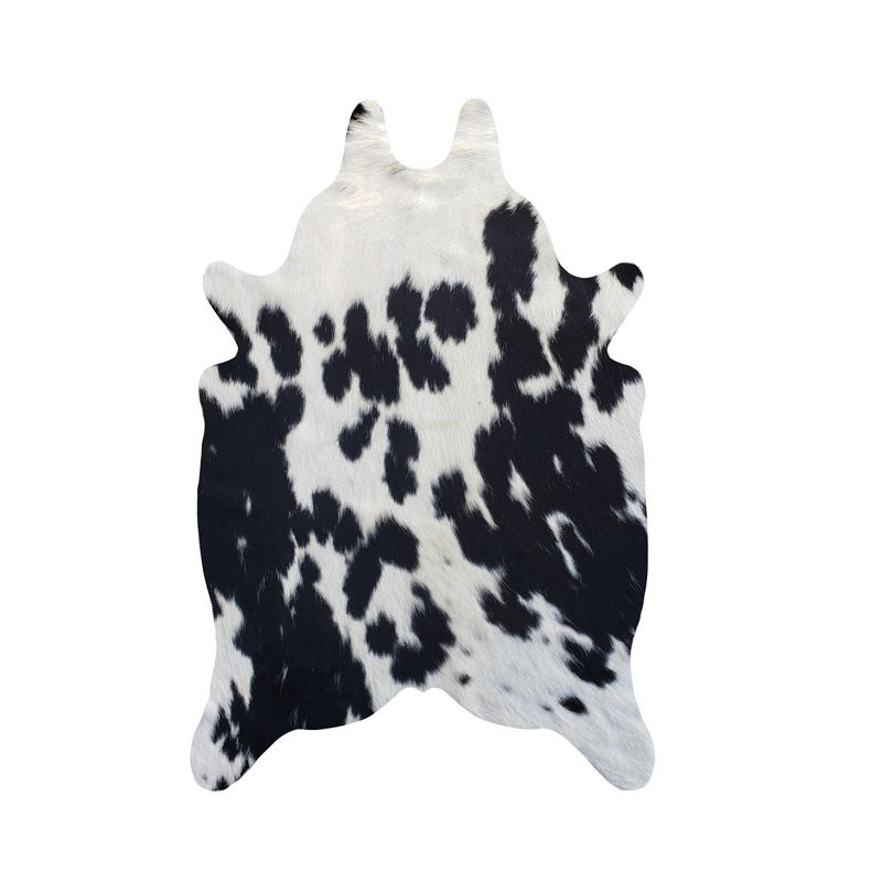 Tapis noir et blanc en cuir de vache
