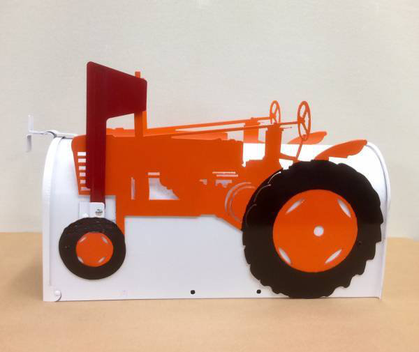 Boîte aux lettres sur tracteur
