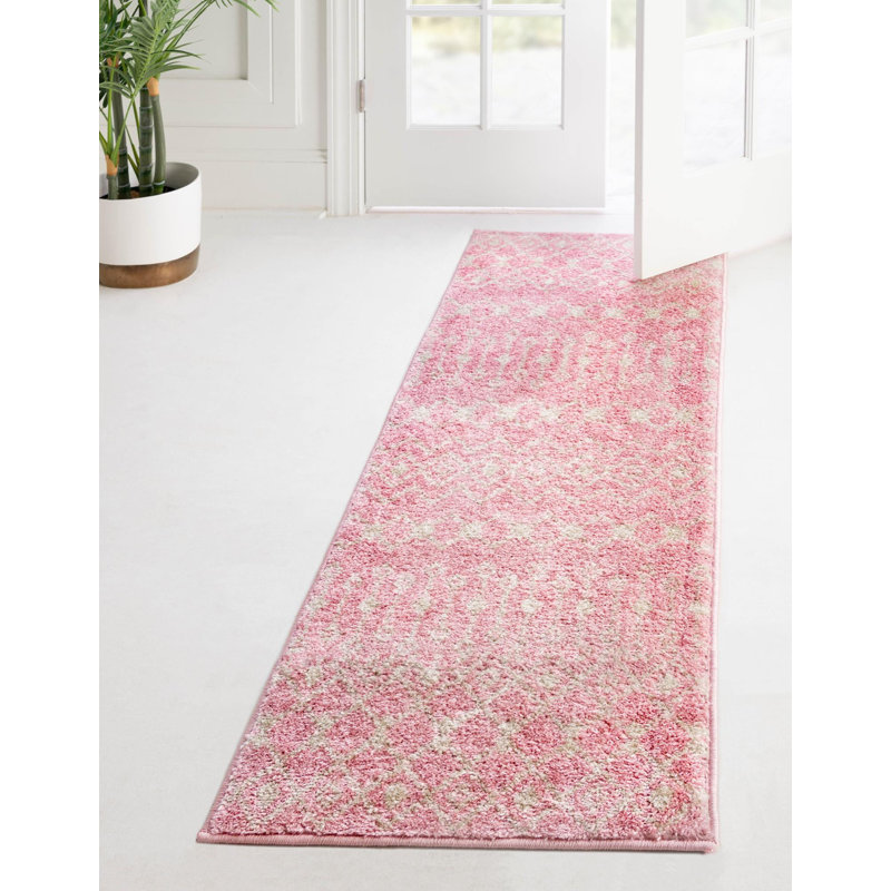 Tapis rose en polypropylène tissé à la machine Briehn, Tapis de couloir 2 pi 7 po x 12 pi