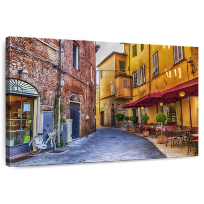 Sireci Street In Lucca