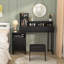 Petit bureau de meuble-lavabo avec station de charge-823020571