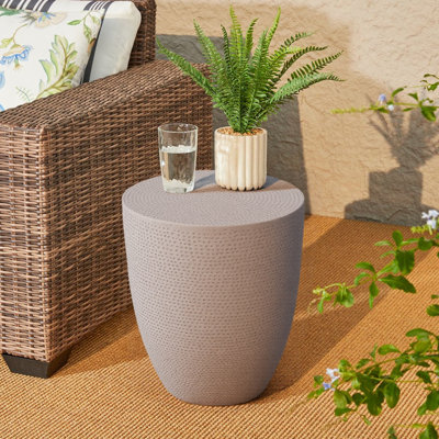 Table d'appoint en béton, légère et cylindrique