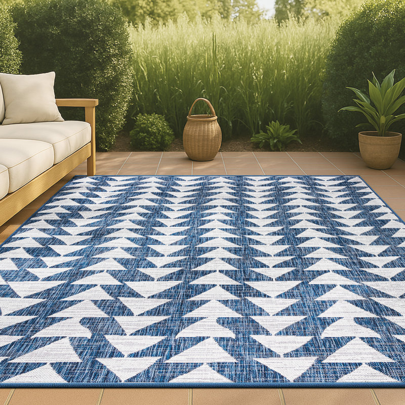 Yahoue Modern Tribal Geometric Ivory/Blue Indoor/Outdoor Rug, Rectangle 5'3" x 7'7"