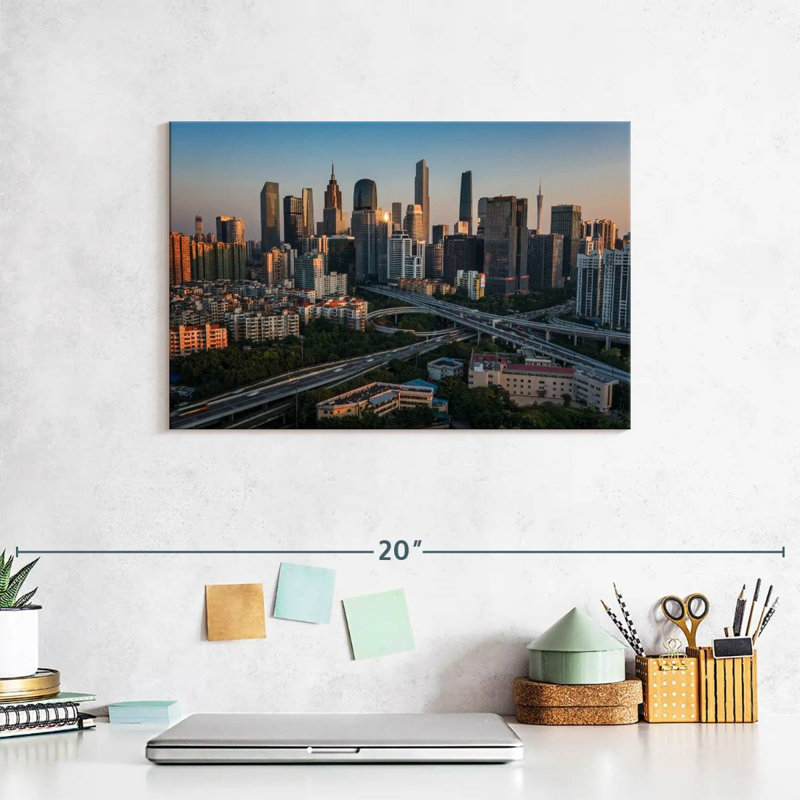 Sirci moderne de l'Université de Canton de Sirci, H 8 po x l 12 po