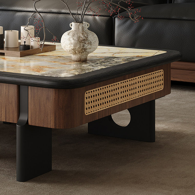 Table basse de style médiéval français