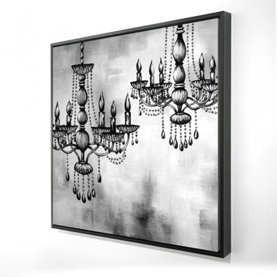 «Two Crystal Chandeliers» sur