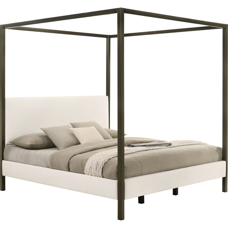 Très grand lit vanille avec baldaquin, tissu bouclé doux, cadre revêtu de bronze et plateforme prête à accueillir les matelas pour la chambre à coucher