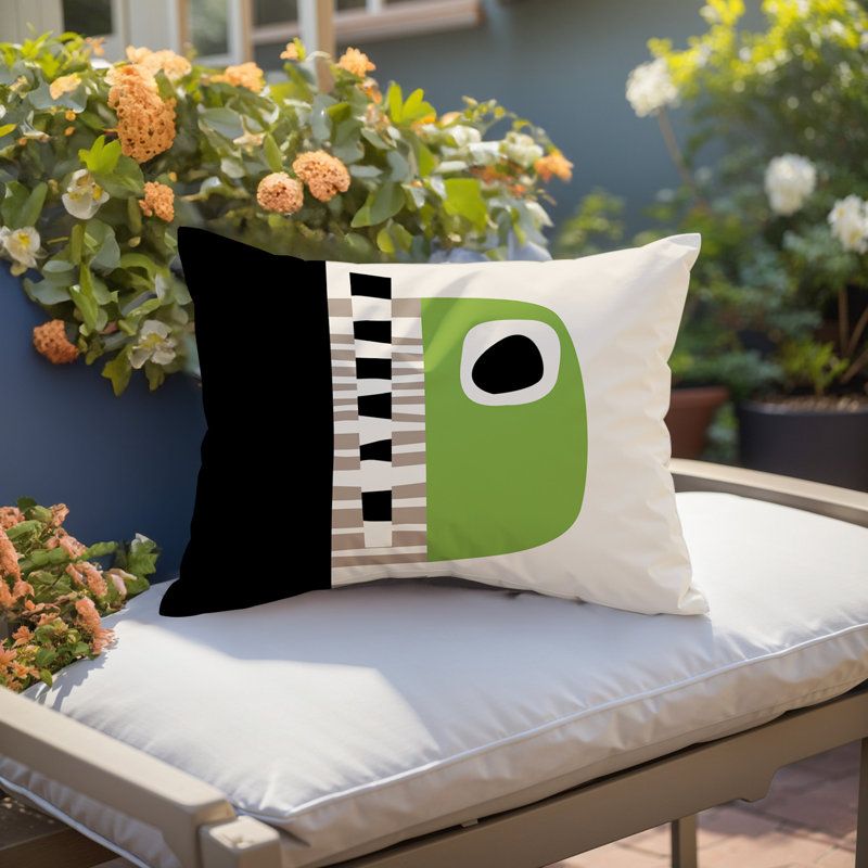 Oreiller rectangulaire réversible intérieur / extérieur Rikka, Chartreuse / noir / blanc cassé, H 14 po x l 20 po