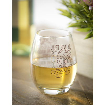 Ne me contentez-vous que de verre à vin sans pied 17 oz. veuillez me donner le vin et personne ne se détouchés