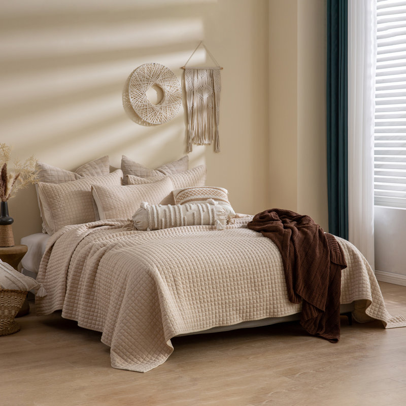 Wonderful Schautz Cotton Voile Quilt Set 3 Piece Bedding Set, Queen Quilt + 2 Standard Shams, Off White Floral