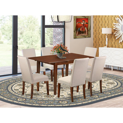Ensemble de cuisine 7 pièces comprenant une table rectangulaire en bois avec rallonge papillon et 6 chaises Parsons en lin couleur crème, 81 x 152 cm, couleur acajou.