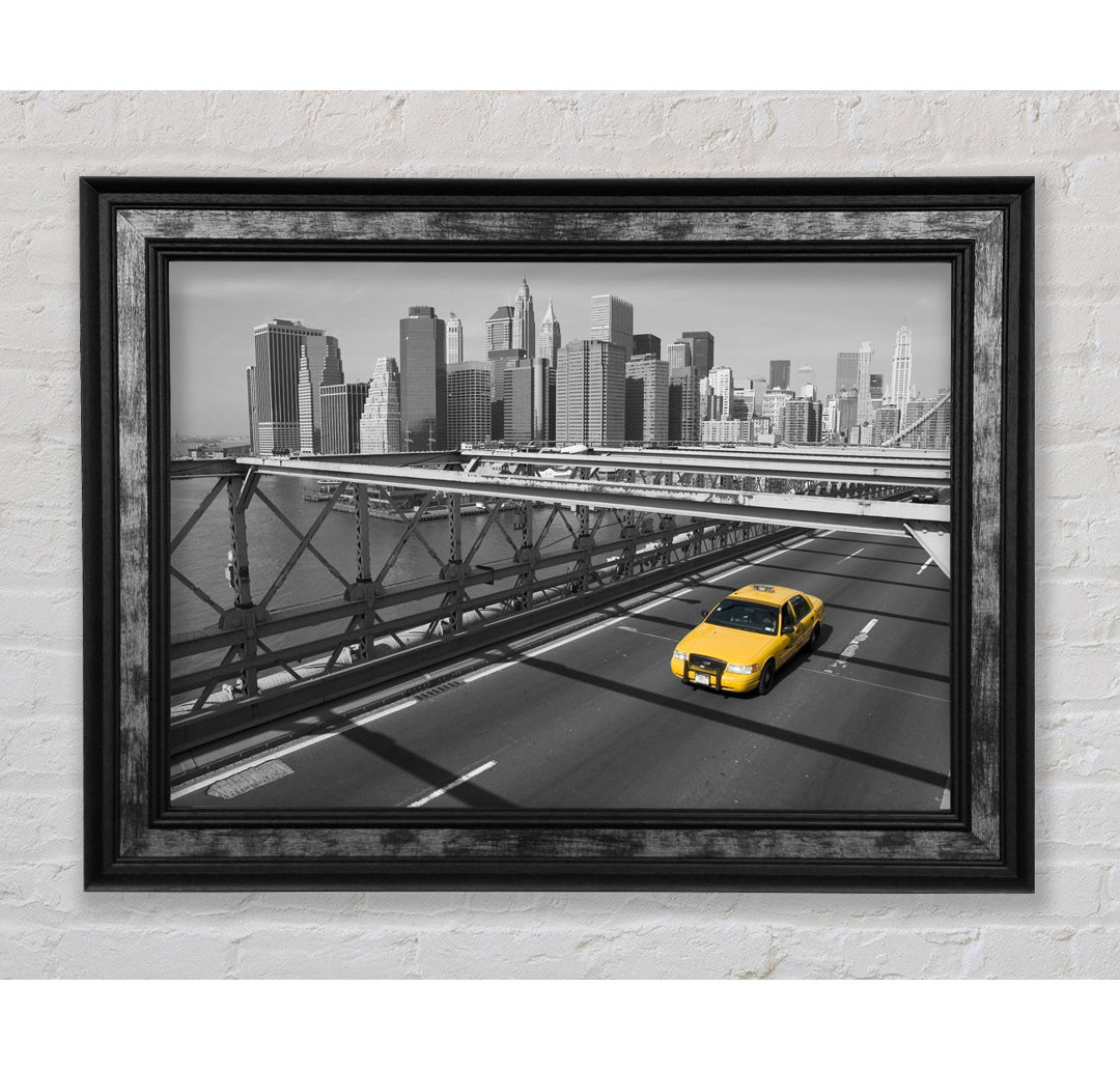 Gelbes Taxi auf der Brooklyn Bridge 1 - Einzelne Bilderrahmen Kunstdrucke