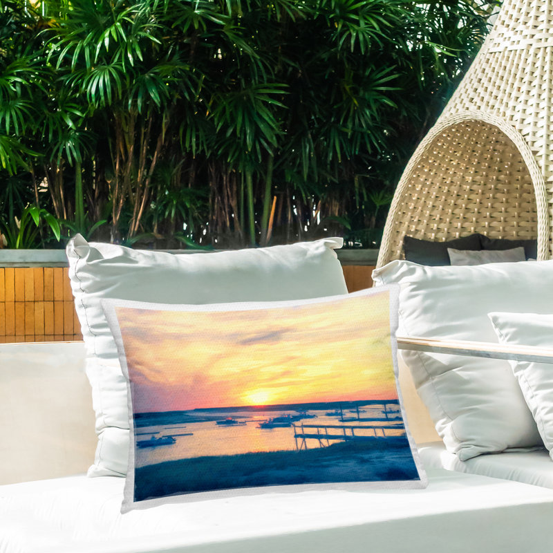 Coussin d'extérieur «Bateaux Illuminated at Sunset» par Graffi *ee Studios
