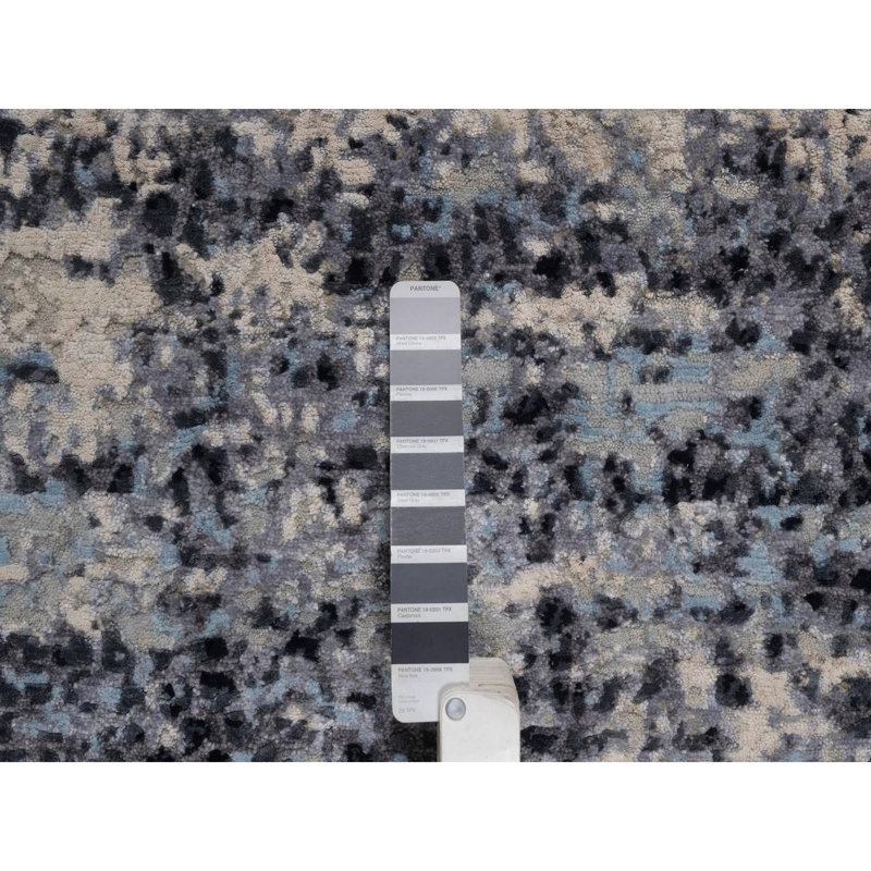 Tapis oriental noué à la main bleu et gris 5 pi x 7 pi 1 po avec motif mosaïque abstrait en laine et soie