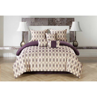 Bentham Traditional Polyester Geometric Shapes Comforter