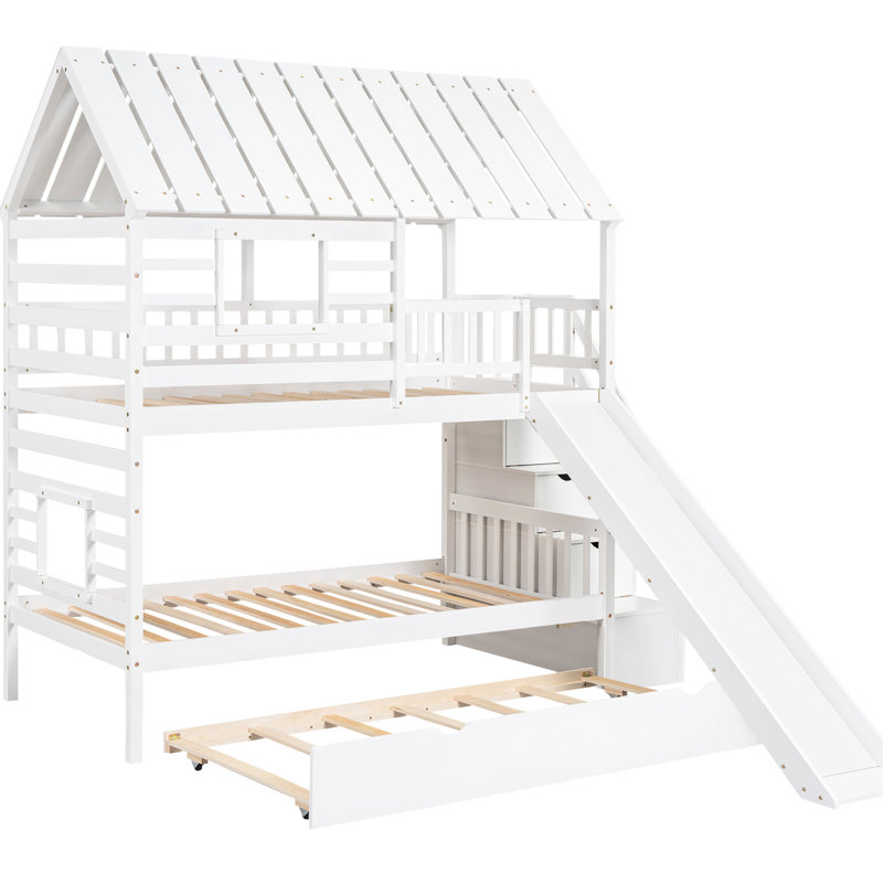 Lit superposé blanc simple avec lit gigogne, escalier de rangement et toit ludique au-dessus de la fenêtre