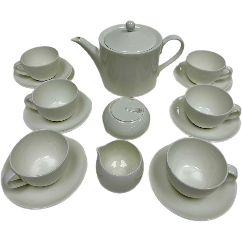 Vaisselle et service en porcelaine tendre. Service à thé 15 pièces, service pour 6, blanc classique