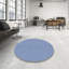 Tapis bleu clair à pois-597399952