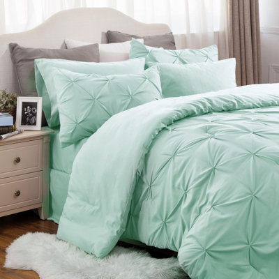 Bed-in-a-bag Pintuck de Bourgogne - Ensemble de 7 édredons à plis pincés vert menthe avec draps, taies d'oreiller et taies décoratives (ensemble de 7)