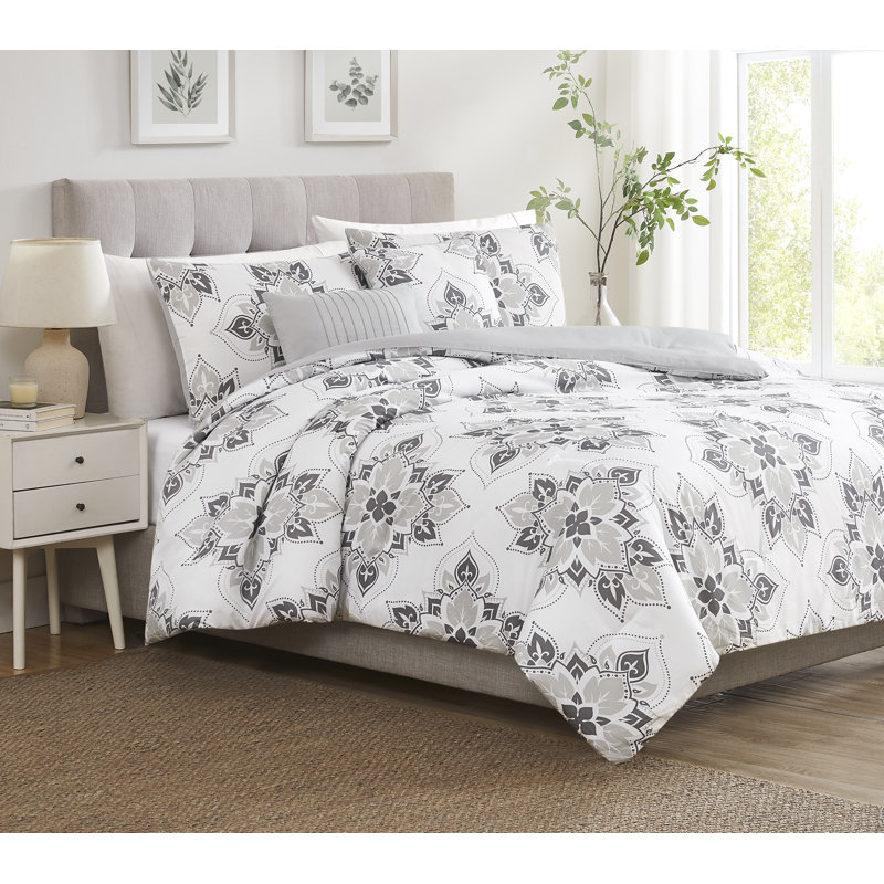 Ensemble d'édredon en microfibre / polyester Stevie, Édredon de grand lit + 4 pièces additionnelles