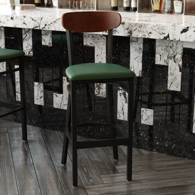 Tabouret de bar commercial en métal avec siège en bois et dossier Boomerang