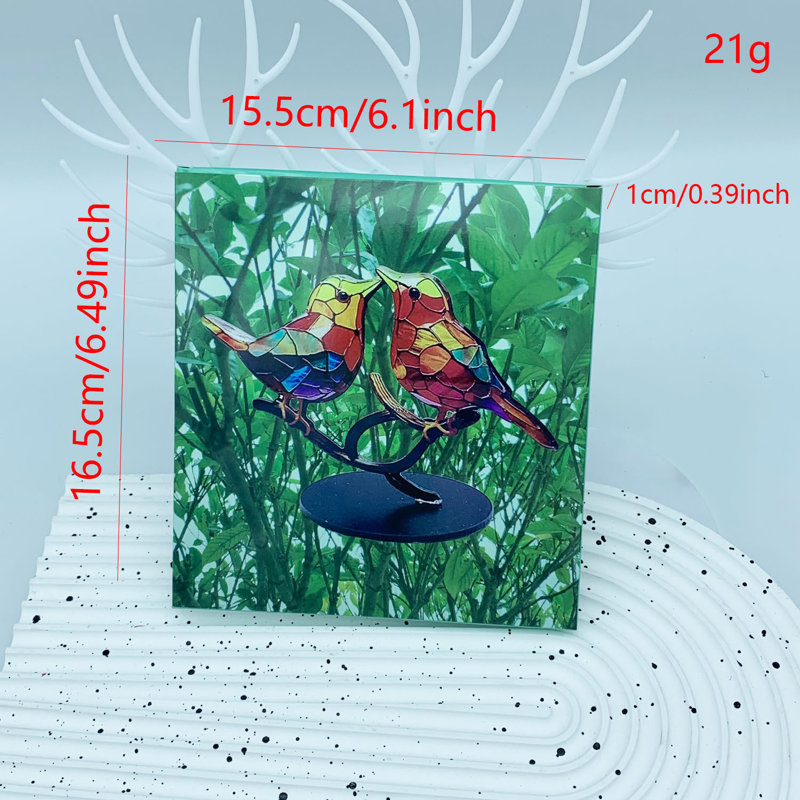 Figurine d'oiseau en acrylique sur une branche