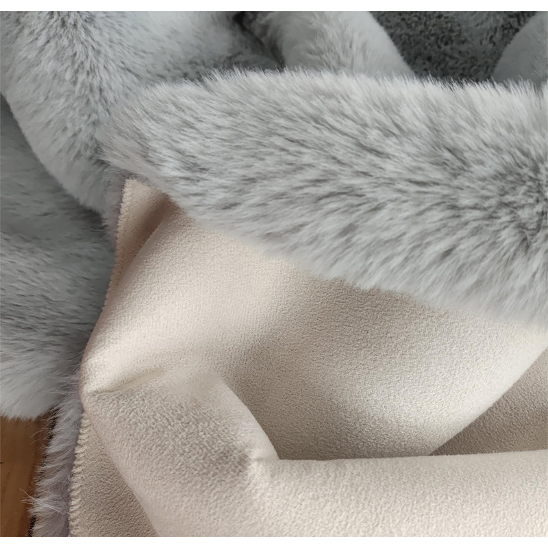 Tapis rond gris en fausse fourrure tissé à la machine de couleur unie Grandwood, Rond 2 pi 11 po