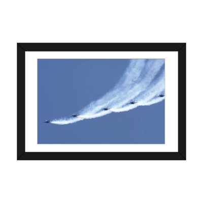 « the blue anges realing a line loop while the air show », reproduction de photo sur toile