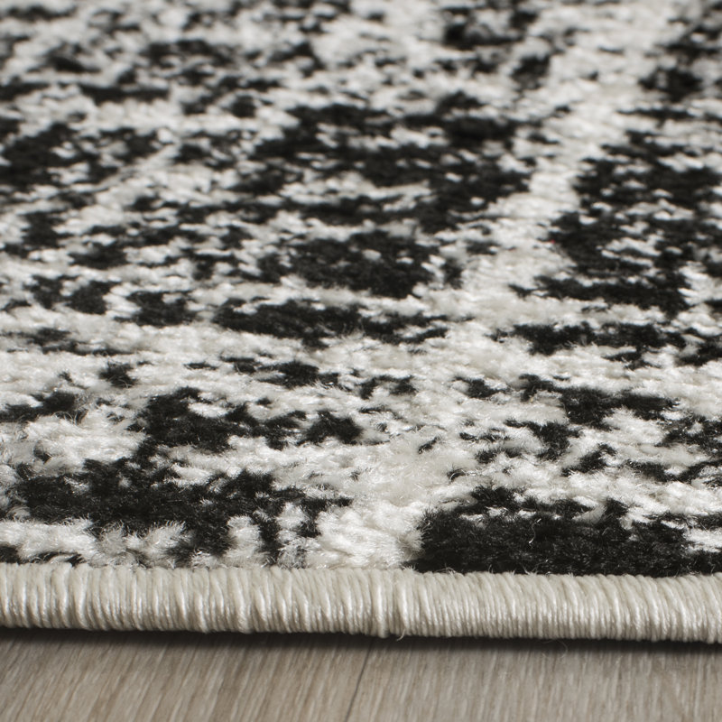 Tapis noir Riebe, Rond 6 pi