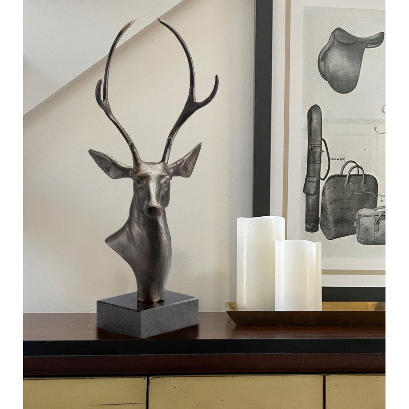 Buste de cerf sur la base