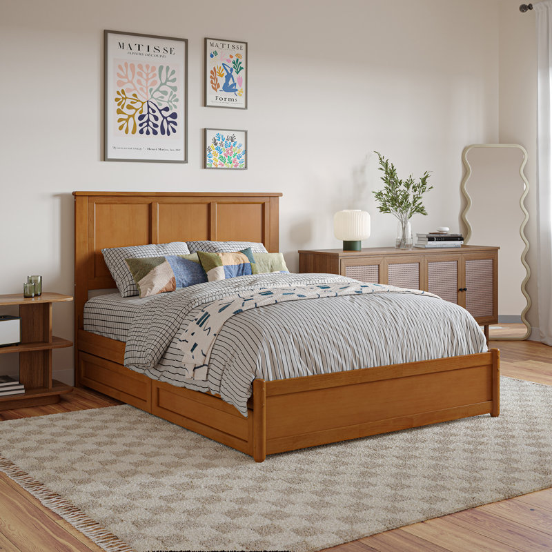 Lit plateforme avec rangement en bois massif Ashante avec pied de lit et tiroirs sous le lit, Double, Caramel clair