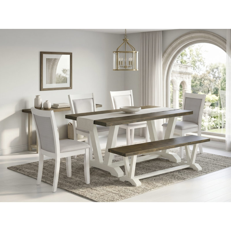 L'ensemble de table à manger de 6 pièces comprend une table rectangulaire en ciment, un banc en bois et 4 chaises rembourrées en tissu de lin crème avec un haut dossier en lin brossé blanc.