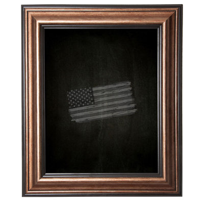 Tableau noir fixé au mur